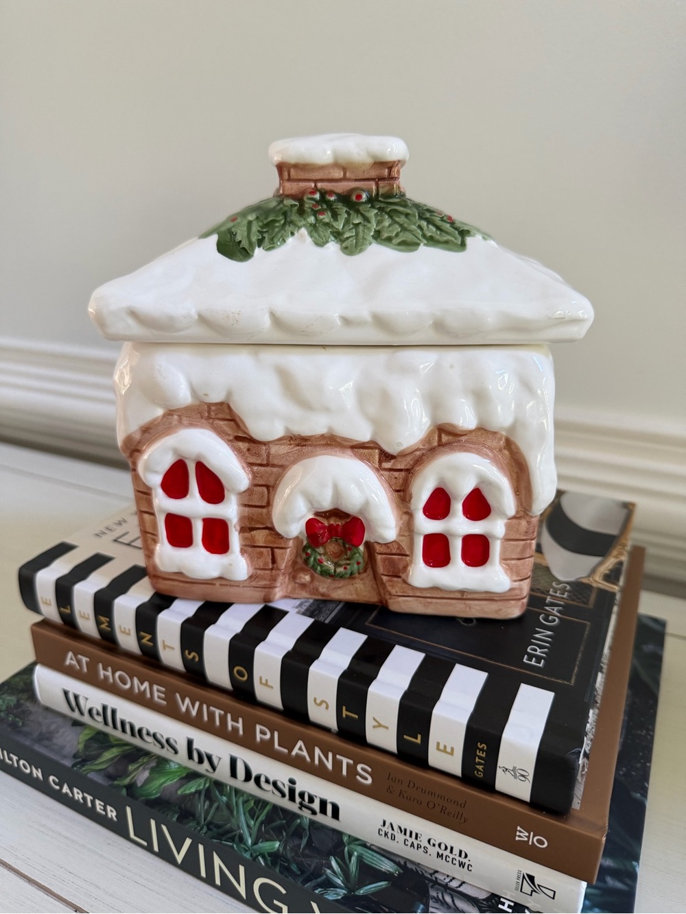 Vintage Ceramic Winter Cottage Gingerbread Christmas Cookie Jar 1980s
